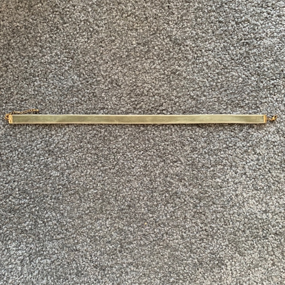 Green velvet choker